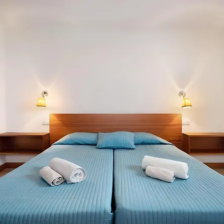 Casa Parejas Con Piscina Comunitaria *