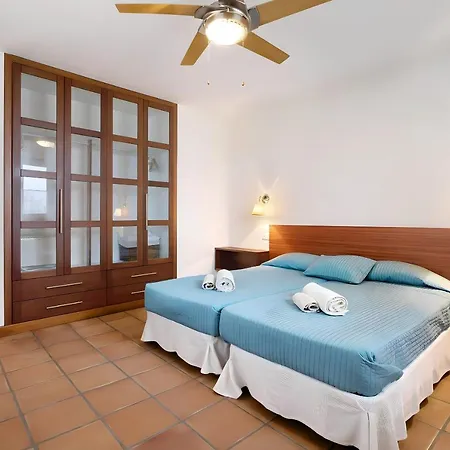Casa Parejas Con Piscina Comunitaria